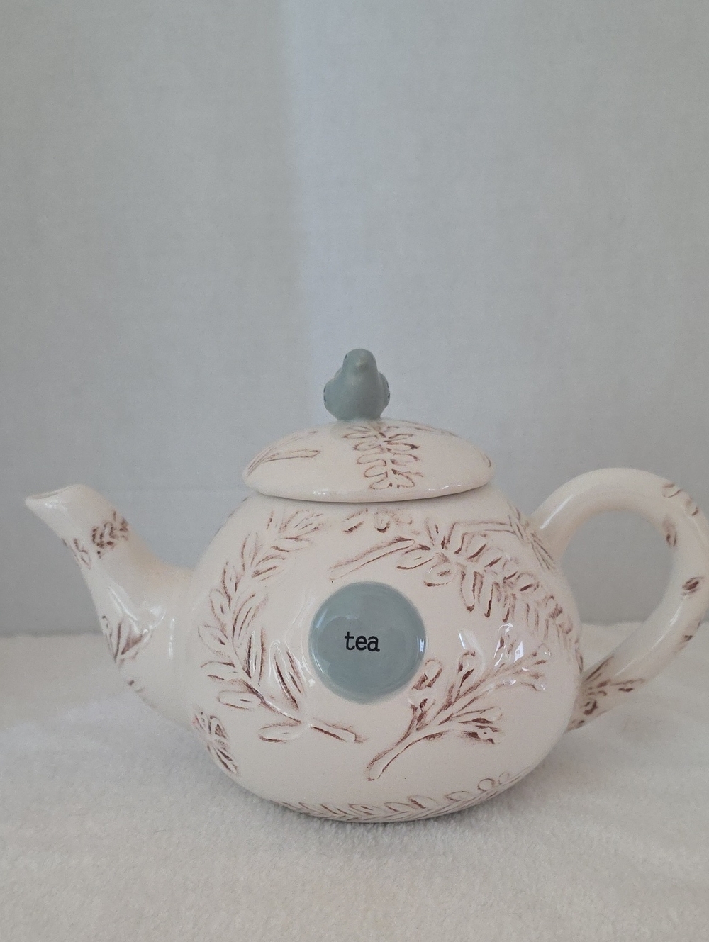 Mud Pie Retired NWT Cream Light Blue Ceramic 'Tea' Bird Finial Nest Teapot